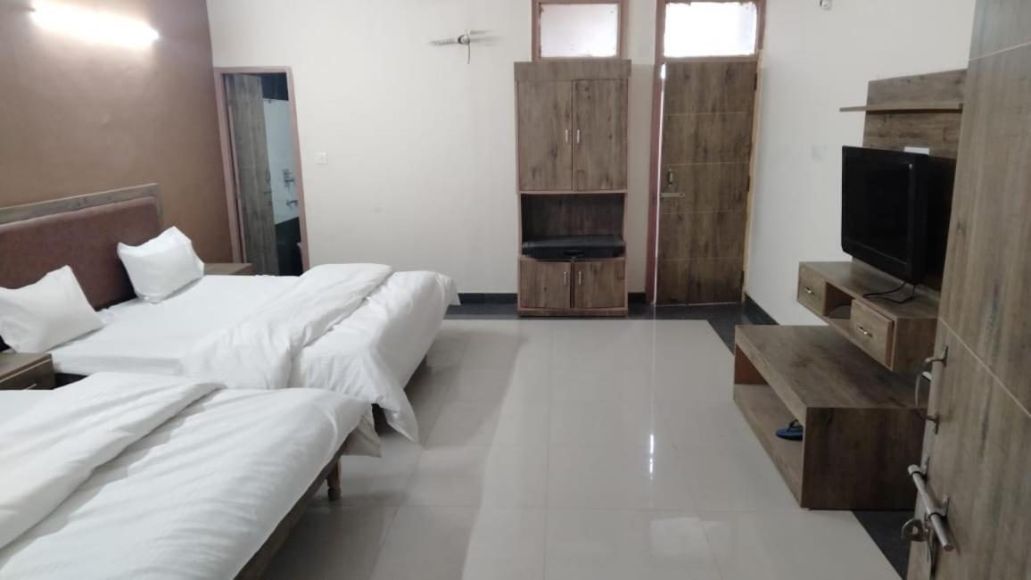 Hotel Diamond Leaf Chandīgarh 客房 照片